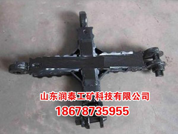 十字鉸接頂梁
